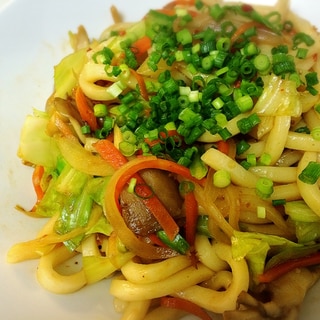 鶏ガラとゴマ油と豆板醤で！ピリ辛焼きうどん